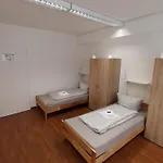 Low Budget Downtown Hostel Rooms & Apartments Gkp 2
